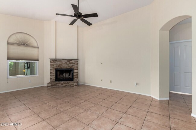 Building Photo - 10185 S Santa Fe Ln