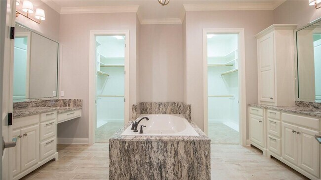 Building Photo - Gorgeous Home in South Shreveport