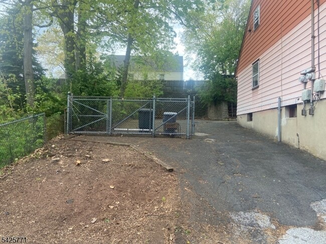 Building Photo - 1116 St Louis Ave