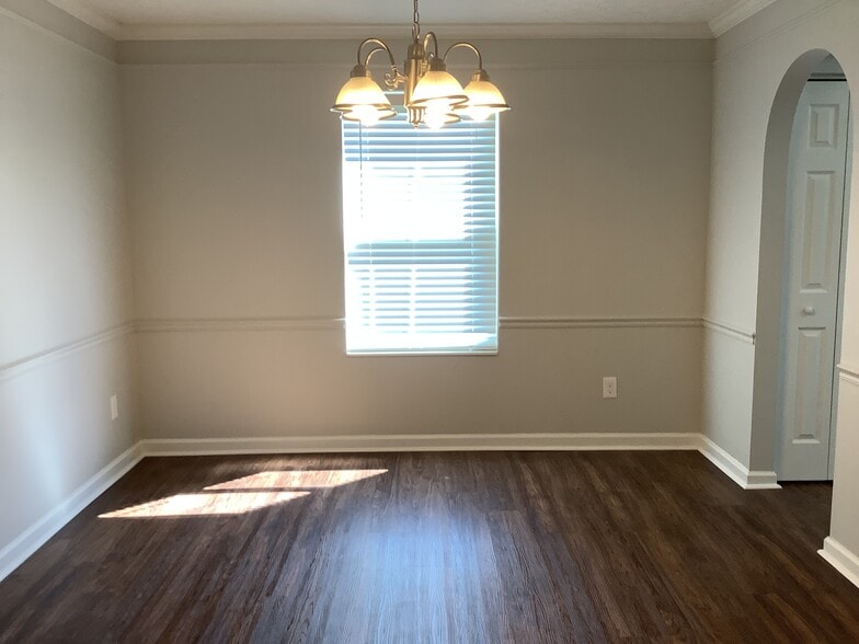 Building Photo - 295 Marjoram Dr