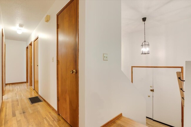 Building Photo - Charming 3 bedroom 3 bathroom house in Tigard!