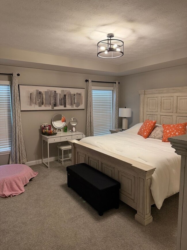 Building Photo - Spacious 4BR House in Shelbyville