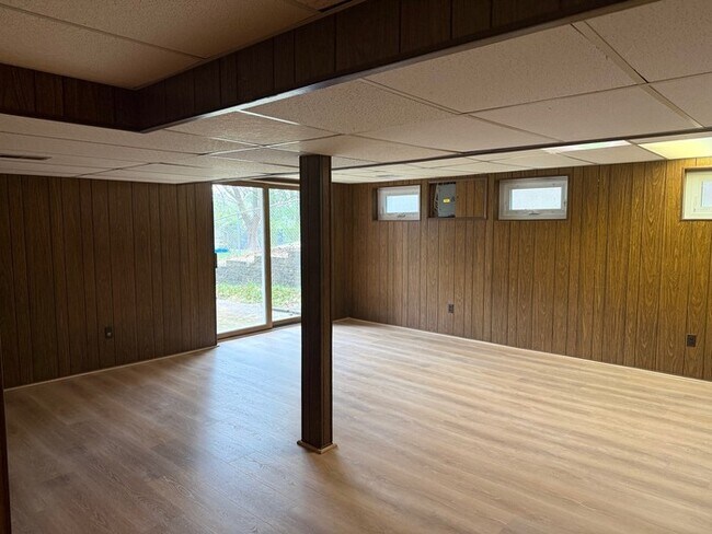 Building Photo - 3 Bedroom 3.5 Bathroom Home In Ballwin