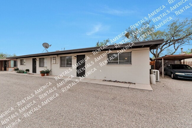 Building Photo - 3042 N Sparkman Blvd