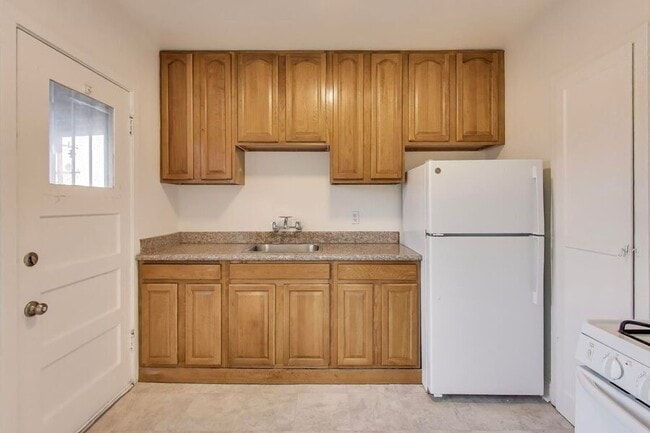 Building Photo - 5492 Ruth Ave