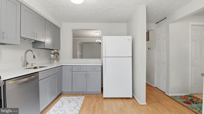 Building Photo - 7821 Fairborn Ct