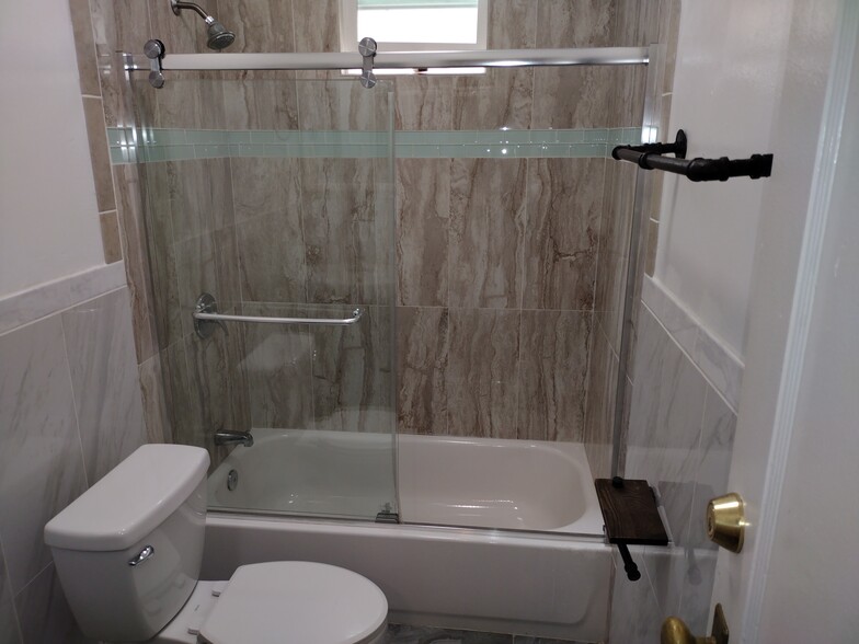 Remodeled bathroom with powerful and relaxing shower - 2345 Fulton St