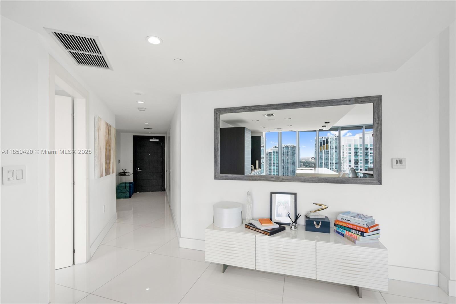 Building Photo - 200 Biscayne Boulevard Way