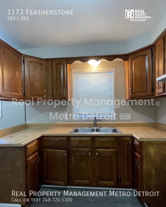 Building Photo - 1173 Featherstone-