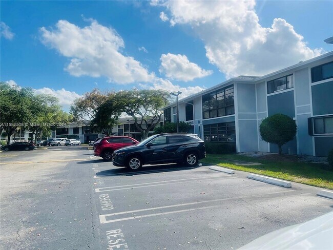 Building Photo - 9715 Hammocks Blvd