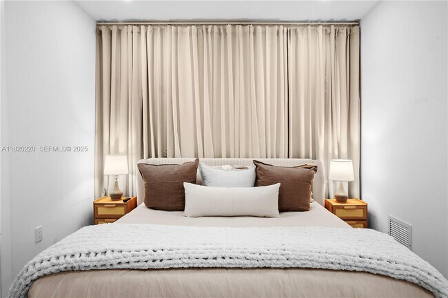 Building Photo - 550 NW 42nd St