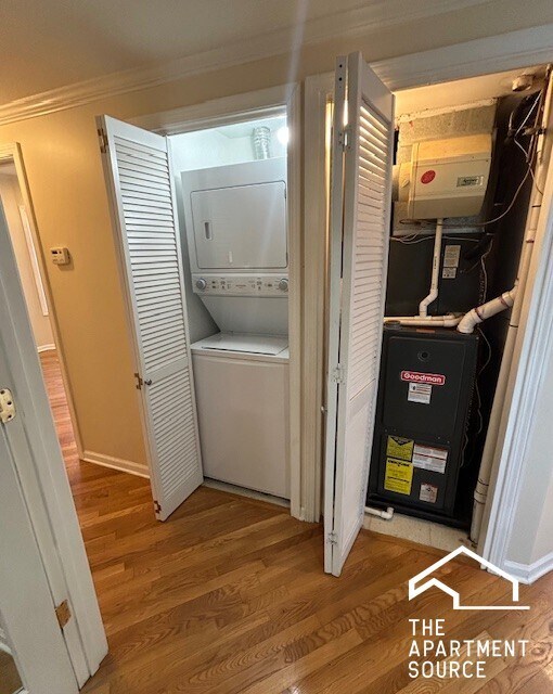 Building Photo - 2053 W Summerdale Ave