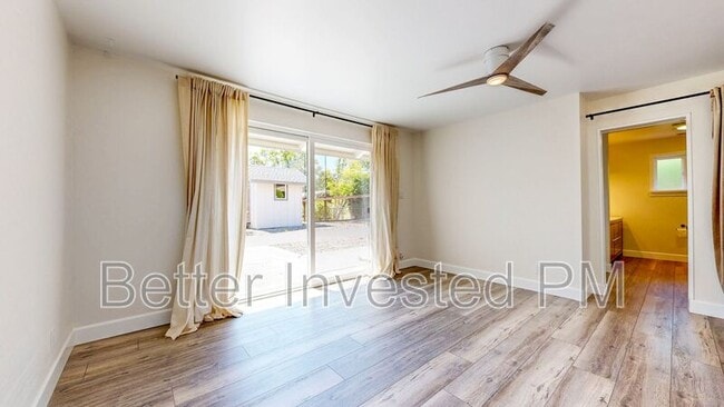 Building Photo - 475 Country Club Dr