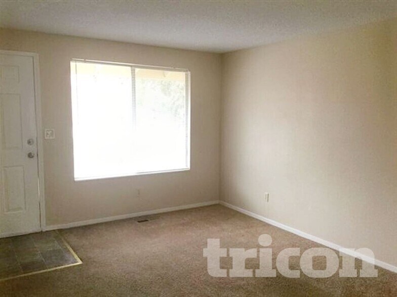 Building Photo - 4680 Noche Ln