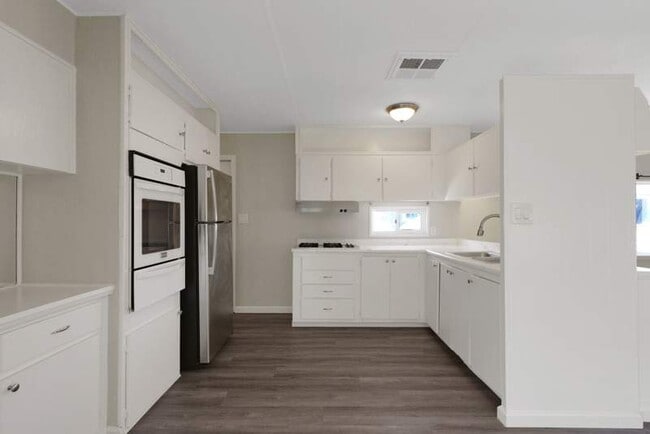 Building Photo - 22 Dahlberg Dr