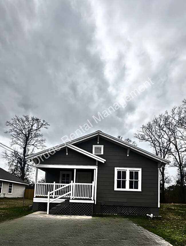 Building Photo - Classic Beauty and Charming Home