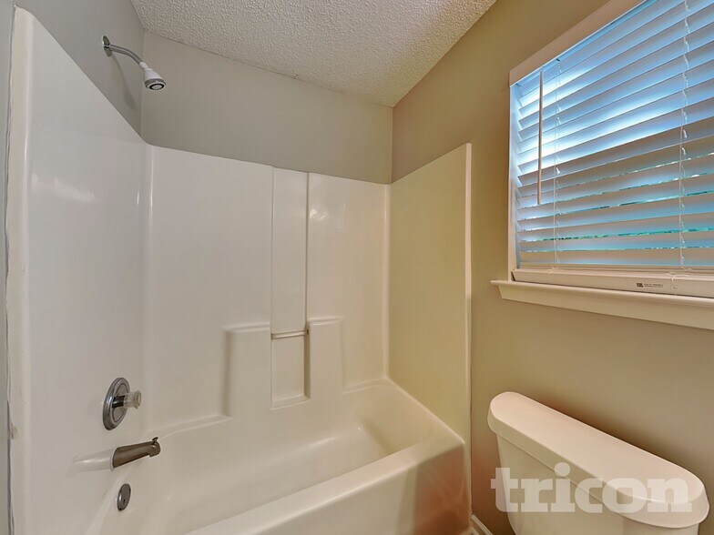 Building Photo - 3598 Brookstone Way