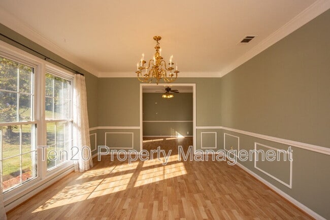 Building Photo - 6124 Canterbury Dr