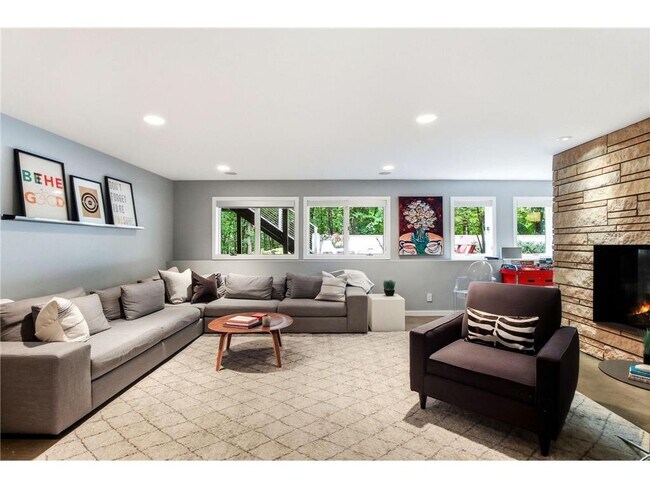 Building Photo - 20650 Bayview Ct