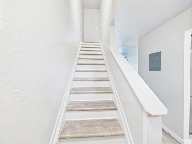 Building Photo - 1044 Coronado Pkwy S