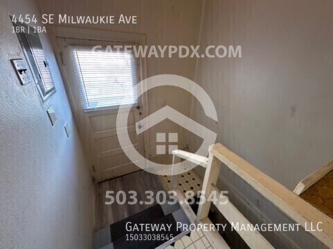 Building Photo - 4454 SE Milwaukie Ave