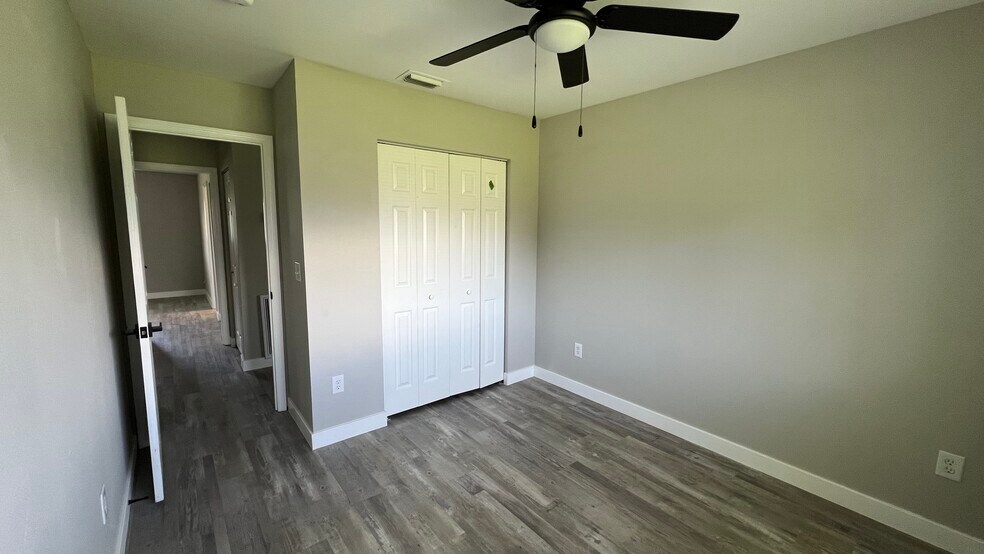 Building Photo - 2127 Towles St