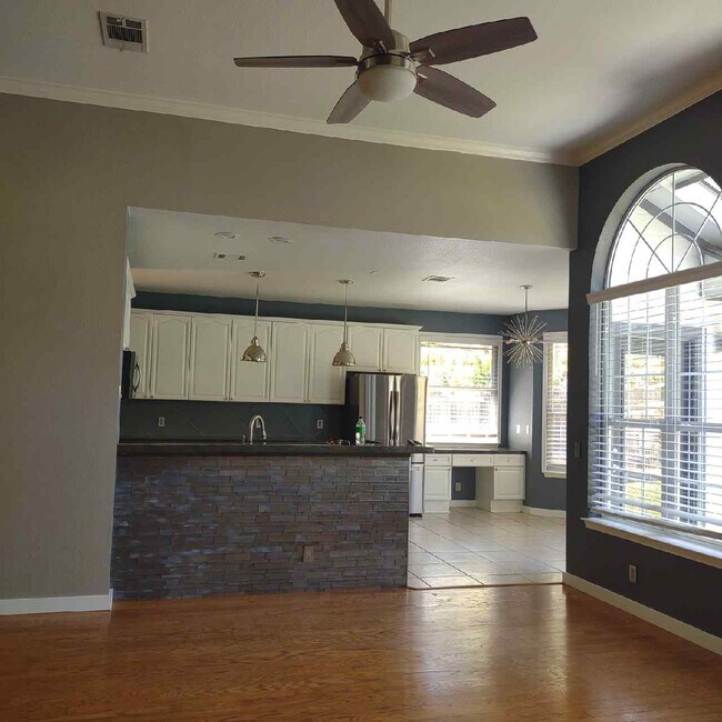 Building Photo - 11914 Loomis Dr