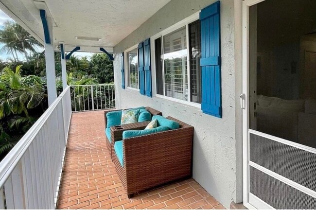 Building Photo - 1202 Palm Trail