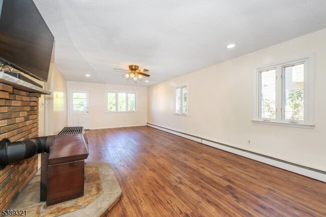 Building Photo - 11 Roehrs Dr