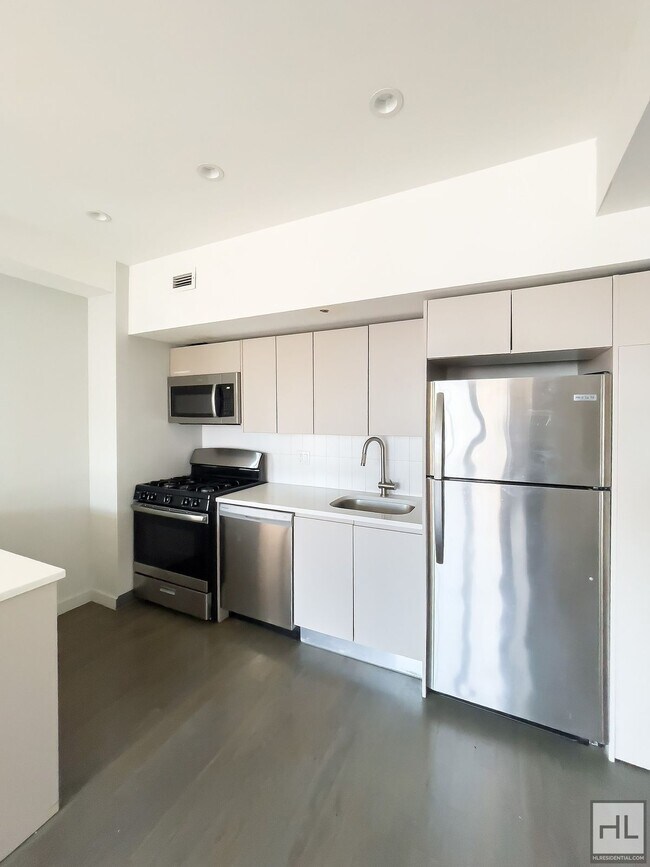 Building Photo - Bushwick Avenue / Spacious 2-Bed, 1-Bath /...