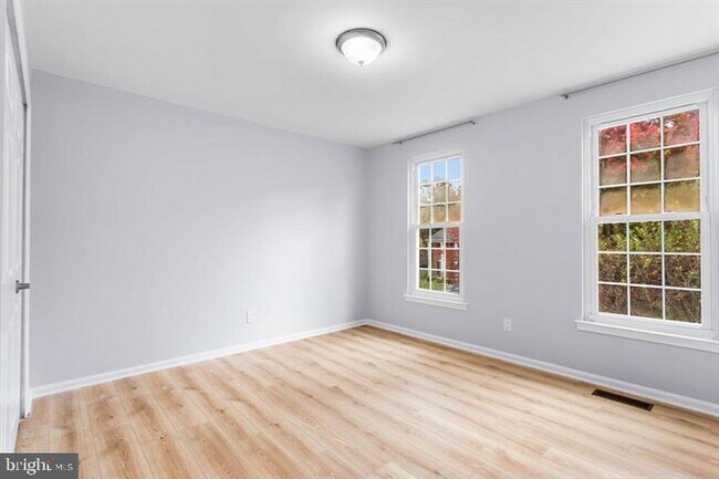 Building Photo - 2807 Falling Brook Terrace