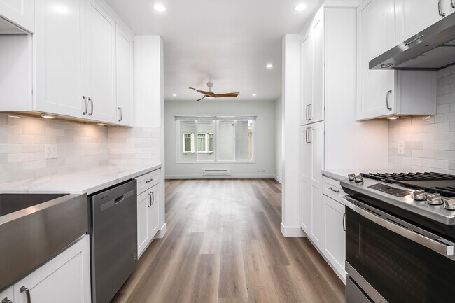 Kitchen - 118 38th Pl