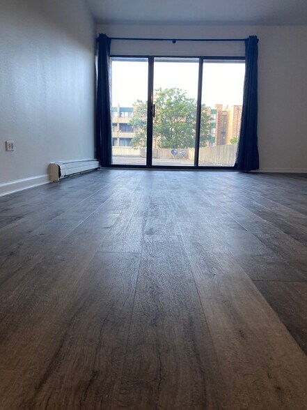 Building Photo - 1919 Prairie Sq