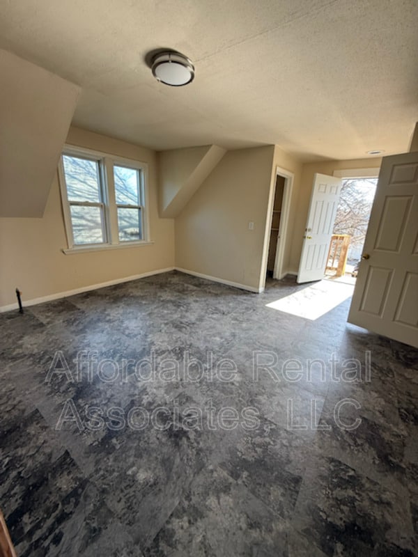 Building Photo - 2015 W Greenfield Ave