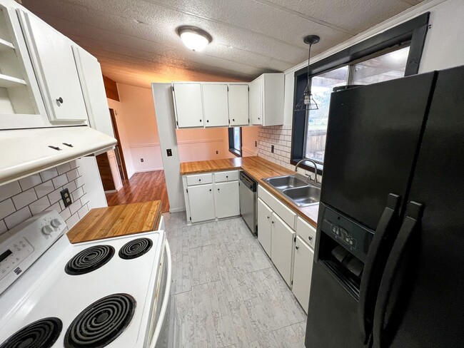 Building Photo - 8822 Holmquist Rd SE