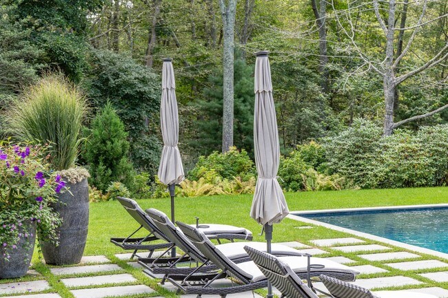 Building Photo - 41 Deep Woods Ln