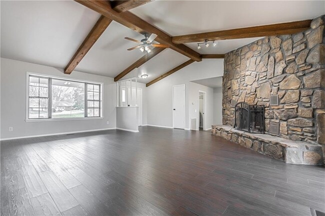 Building Photo - 601 N Valley W Dr