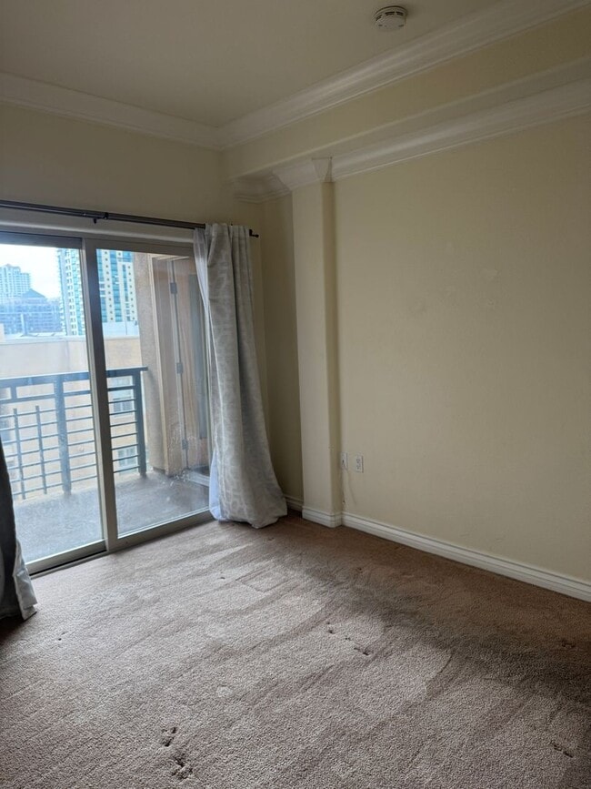 Building Photo - 1 bed/1 bath condo unit