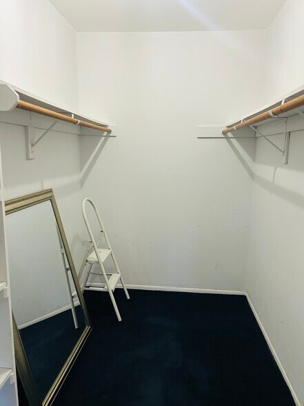 Building Photo - 1914 Aspen Dr