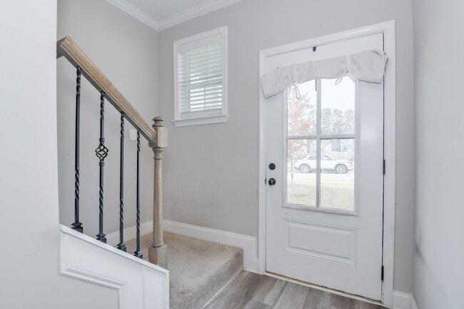 Building Photo - 4 Bedroom 2 Bathroom Two Story Home