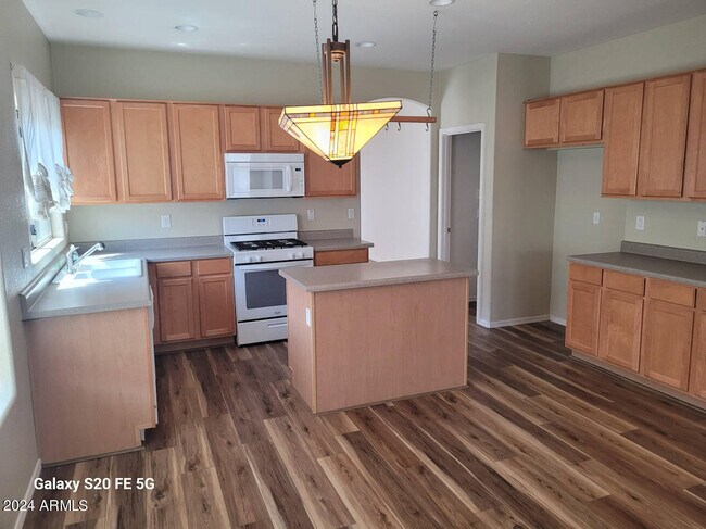 Building Photo - 12859 W Modesto Dr