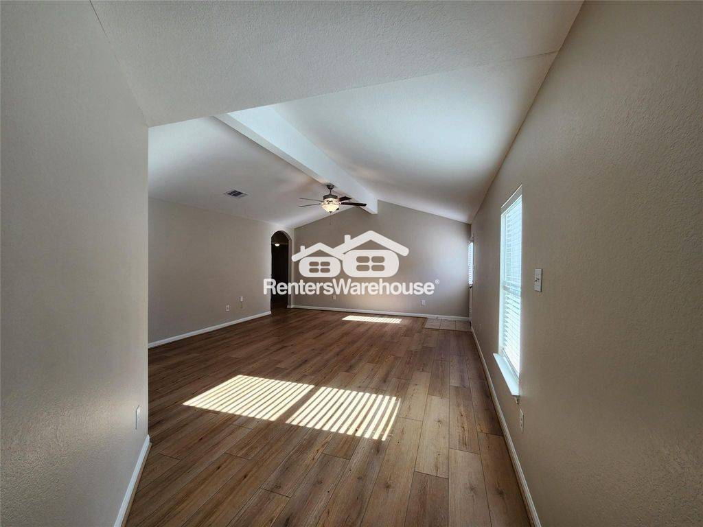 Building Photo - 22527 Cloverland Field Dr