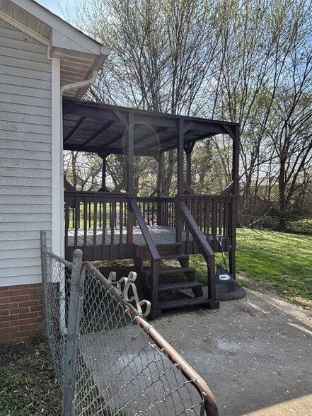 Building Photo - 641 Artic Ave