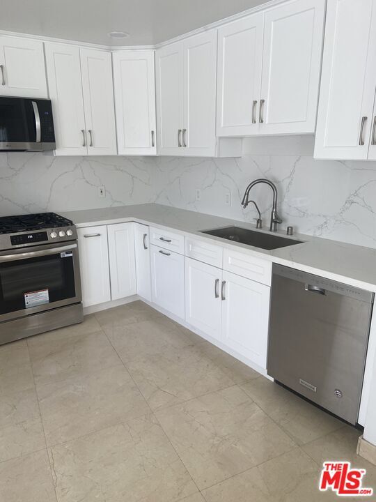 Building Photo - 435 Arnaz Dr