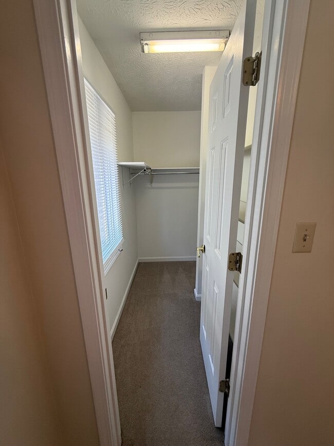 Building Photo - 3405 Fairway Dr