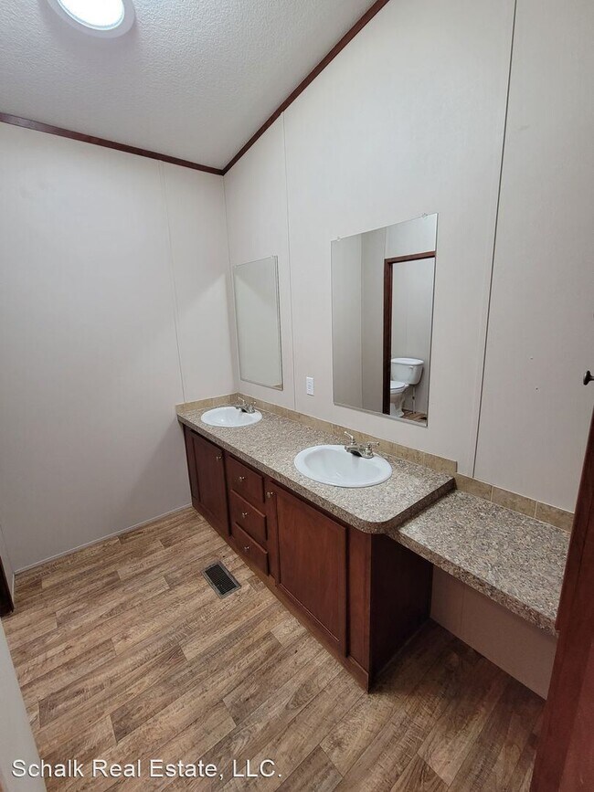 Building Photo - 4 br, 2 bath House - 524 Trout Road