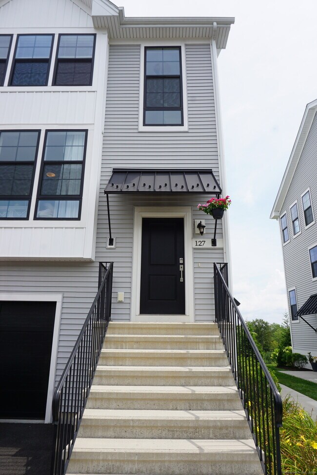 Building Photo - 127 Brentwood Cir