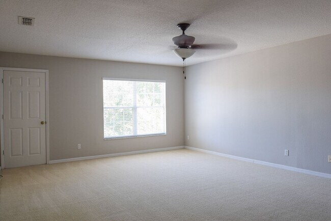 Building Photo - Comfortable 4/2.5 Home at Waterford Trails...