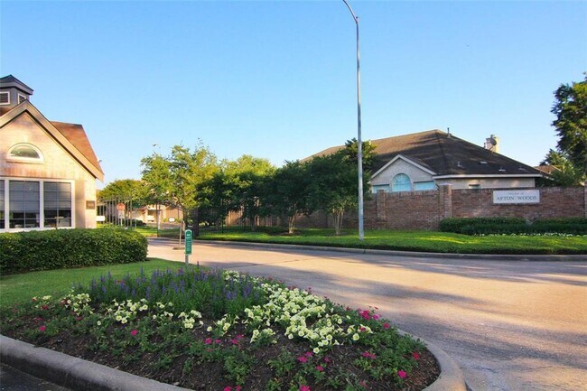 Building Photo - 1215 Campton Ct