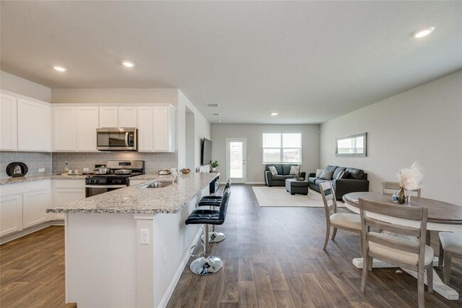 Building Photo - 102 Rainmaker Cv